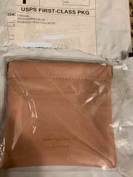 Ordered some outdoor chairs got a change purse foto #1