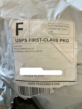 I received a brown scarf I did not order from Carson. Purchased from an add on Facebook Foto #1