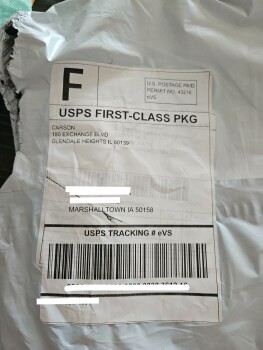 I ordered rocking chairs and received a green scarf instead. What a scam and I am out the fifty dollars Foto #1