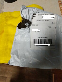 تقرير سلامة المستهلك A package I didn't order I received a bright yellow scarf in the mail that I did not order! Return a... صورة فوتوغرافية #2