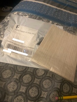 A package from 180 exchange blvd Glendale heights IL 60139 صورة فوتوغرافية #1