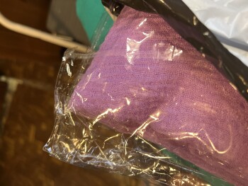 Informe de seguridad del consumidor A package I didn’t order I received A lavender scarf from Carson , 180 exchange Blvd, I’ll 60139 . I... foto #1