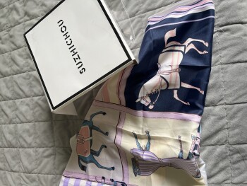 Ordered a dog privacy fence and received some ugly scarf and of course Bushtopia doesn’t respond to emails SCAMMERS! foto #1