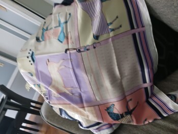 消费者安全报告 Scam Alert I bought 4 outfits I received a scarf with horses

I'm in Atlanta 照片 #1