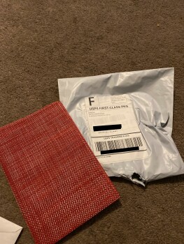消费者安全报告 A package I did not order Grey plastic bag with usps tracking info. With something red inside it. I... 照片 #2