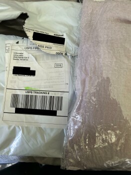 I received a package in the mail from an unknown sender Foto #1