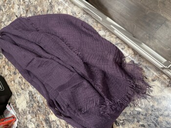 Verbrauchersicherheitsbericht Package I did not order. Received a scarf I did not order. Originally ordered chairs. Foto #1