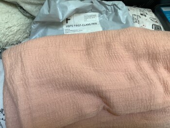 I ordered some chairs and got a “silk scarf” instead.  Total scam!! foto #1