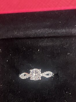 消费者安全报告 Received ring (Moissanite) I didn't order  "Carson Sweden" I received a ring, allegedly moissanite,... 照片 #1