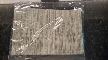 Informe de seguridad del consumidor CARSON SCAM I ordered a carry on suit case from facebook site for QVC....with tracking numberAQ11717... foto #1