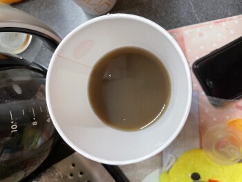 消费者评论 - 食品安全 McDonald's, Pl. du Bourgneuf, 56100 Lorient, France J’ai pris dans mon menue de l’ice tea et la coul... 照片 #1