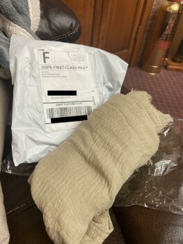 Received a pkg with 1 shawl didn’t order foto #1