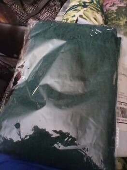 Received a silk scarf that I didn't order. Foto #1