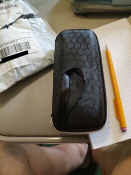 Relatório de segurança do consumidor A package I got and did order it I got a pair of sun glasses and I did not ordered it foto #1