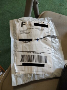 Relatório de segurança do consumidor A package I got and did order it I got a pair of sun glasses and I did not ordered it foto #2