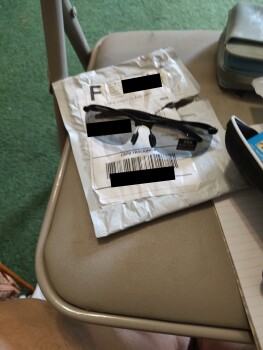 Relatório de segurança do consumidor A package I got and did order it I got a pair of sun glasses and I did not ordered it foto #3