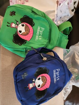 Two Girls back packs foto #1