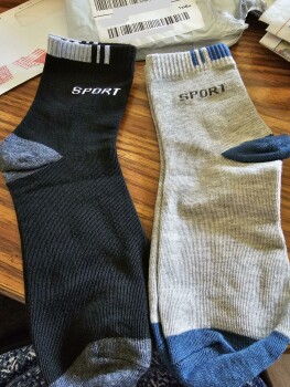 Verbrauchersicherheitsbericht Didn't not order socks I ordered a dresser not socks    Im in Bolivar, NY, USA  mislove Foto #2