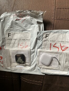 I received two key locators that I DID NOT order foto #1