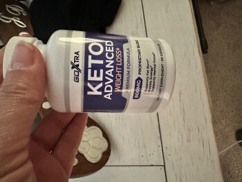 A few days ago I received a package with GoXtra Keto advanced Weight loss pille and gummies, that I had not ordered 照片 #1