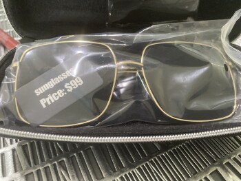 Receive sunglasses never ordered foto #1