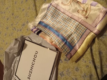 Verbrauchersicherheitsbericht I got a scarf I did not order from Isaac Abu I got a scarf from an Isaac Abu I didn't order. How he... Foto #2