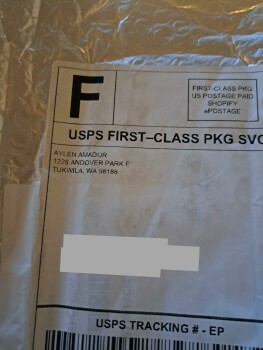 Informe de seguridad del consumidor Package I did not order Rec'd 3 prong cell phone charger, I didn't order?
Who has my information &... foto #1