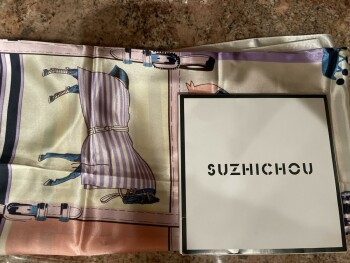 Ordered a Beach wagon off Facebook receive a horse scarf foto #1