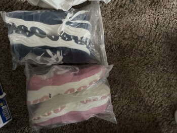 تقرير سلامة المستهلك A Pkg from Rosewood I received this package of 2 pairs of sneakers NEVER ordered them or from this c... صورة فوتوغرافية #1