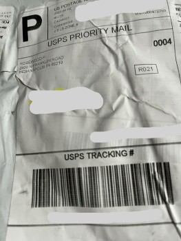 تقرير سلامة المستهلك A Pkg from Rosewood I received this package of 2 pairs of sneakers NEVER ordered them or from this c... صورة فوتوغرافية #2