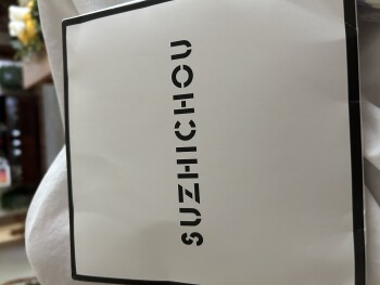 Verbrauchersicherheitsbericht Aylen Amador Online Scam Scarf with horses on it. Foto #1