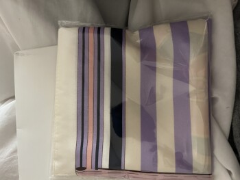 Verbrauchersicherheitsbericht Aylen Amador Online Scam Scarf with horses on it. Foto #3