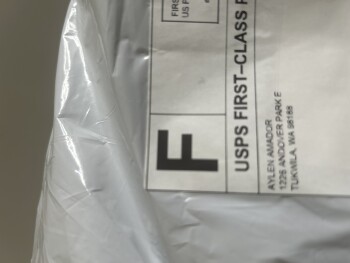 Verbrauchersicherheitsbericht I received a horse scarf I never ordered I received an item I never ordered. Scarf came from Tukwila... Foto #1