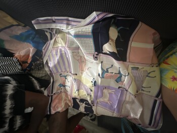 I ordered patio chairs and received a scarf that I did not order. foto #1