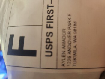 Rapport de sécurité du consommateur I received a scarf with horses on it and never ordered anything...why is this going on From Aylen Am... photo #1