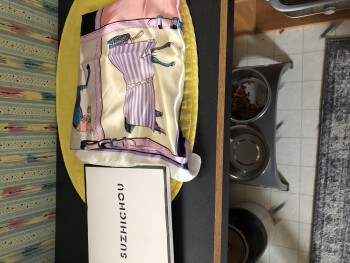 Verbrauchersicherheitsbericht Unordered package I received a package I did not order from Emily Burrow 5000 Pacific Blvd Vernon Ca... Foto #1