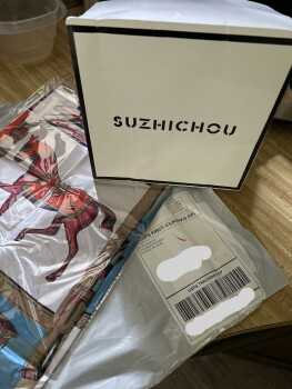 An unordered package صورة فوتوغرافية #1