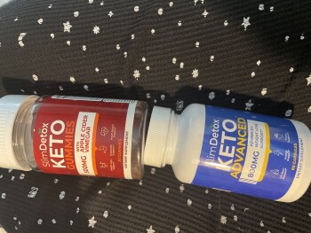 I am reporting an order I did not request. It is Keto gummies 500 MG and Keto advanced 800 mg by Slim Detox foto #1