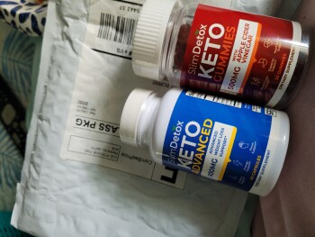 消费者安全报告 Receiving 2 bottled Slim detox keto advanced and Slim keto gummies. Receiving 2 bottled Slim detox k... 照片 #1