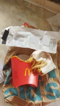 مراجعة المستهلك - سلامة الغذاء McDonald's - Fátima, Rua das Terras Novas, Fátima, Portugal Yesterday Fries My two kids were poisone... صورة فوتوغرافية #1