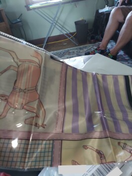 Rapport de sécurité du consommateur Received on order merchandise I received package of 3 ugly scarves from these people.I have never no... photo #1