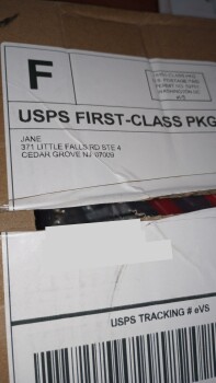 Relatório de segurança do consumidor Piece of broken bird feeder, missing parts. Charged my credit card Origin:  Jane  371 Little Falls R... foto #2