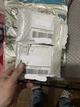 2 packages that I did not order. With the name Jane صورة فوتوغرافية #1