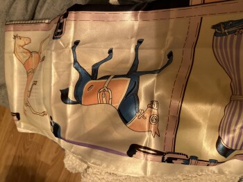 I received 2 of these scarves, I didn’t order Foto #1