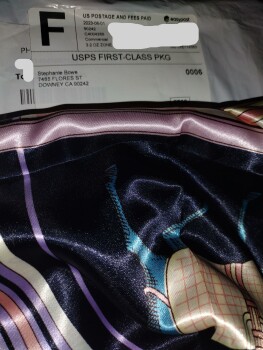 I ordered the 6 pairs of shorts months ago and today she sent me a scarf I definitely was scammed foto #1