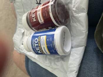 Consumer Safety Report A package I received - Trendy flushing ny I receive a package with two bottles of diet pills I am 71... photo #1