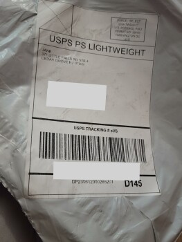 Relatório de segurança do consumidor I received a package today with a silk scarf from SUZI-IICHOU I am not sure why I got this scarf I d... foto #3