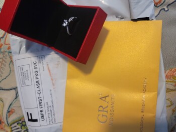 I received a ring that I didn't order. It's from GRA Moissante Foto #1