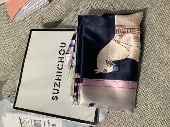 Verbrauchersicherheitsbericht Package not ordered Received a small package which had a scarf in it of 
Suzhichou inside the packa... Foto #1