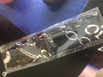 Verbrauchersicherheitsbericht Received a package I did not order I received a small package I did not order with some ugly fabric... Foto #1